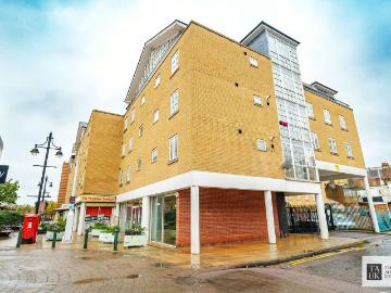 Malt House Place, Romford RM1, 2 bed flat to rent, £1,700 pcm | PrimeLocation