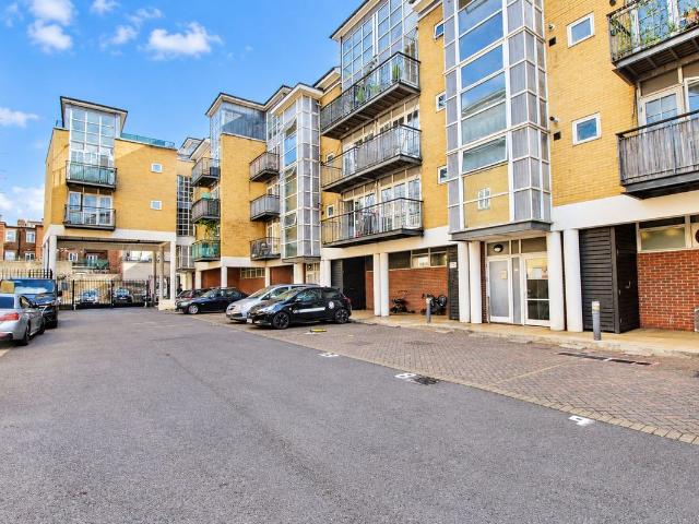 Malt House Place, Romford RM1, 2 bed property to rent, £1,750 pcm | PrimeLocation