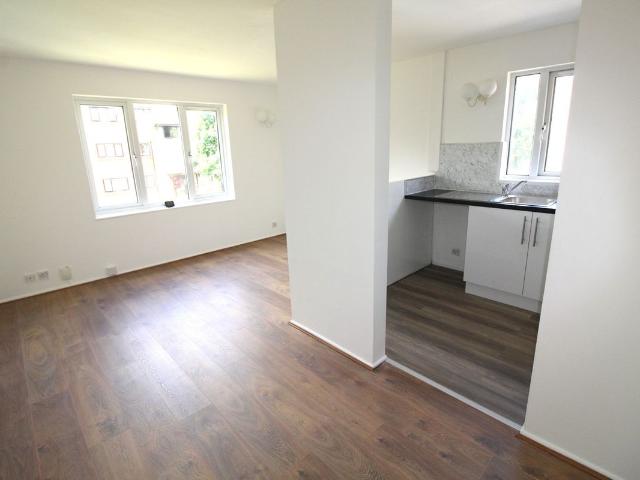 Maltby Drive, Enfield EN1, 1 bed flat to rent, £1,400 pcm | PrimeLocation