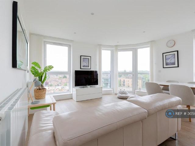 Maltby House, London, SE3 3 bed flat to rent £2,590 pcm £598 pw