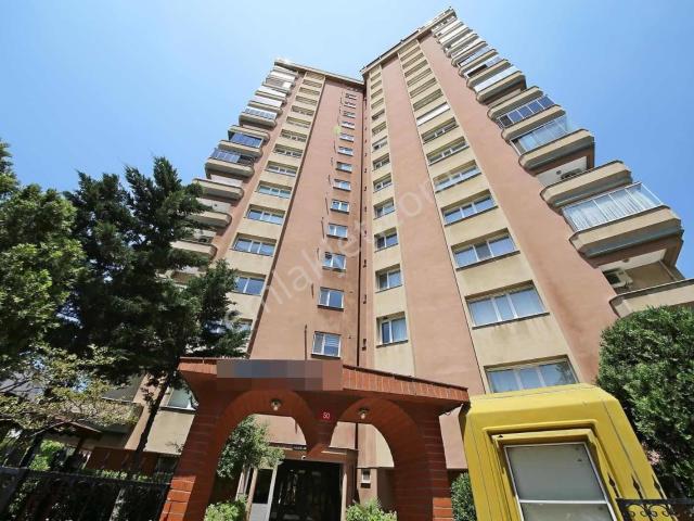 Maltepe Merkez De Kapalı Otopark Lı Satılık 4+1 200 Metre Kare