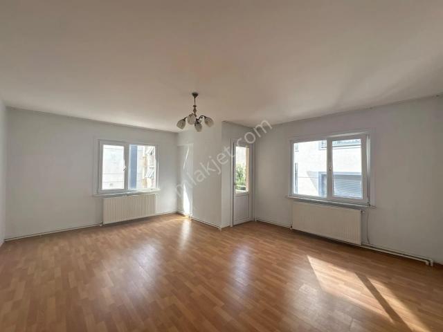 Maltepe Altıntepe'de Oldukça Kullanışlı 2+1 Kiralık Daire