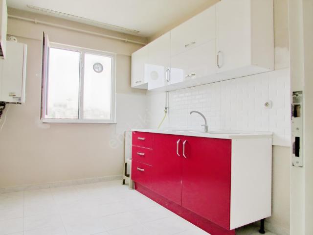 Maltepe Altayçeşmede Kombili Asansörlü Otoparklı 110 M2 3+1