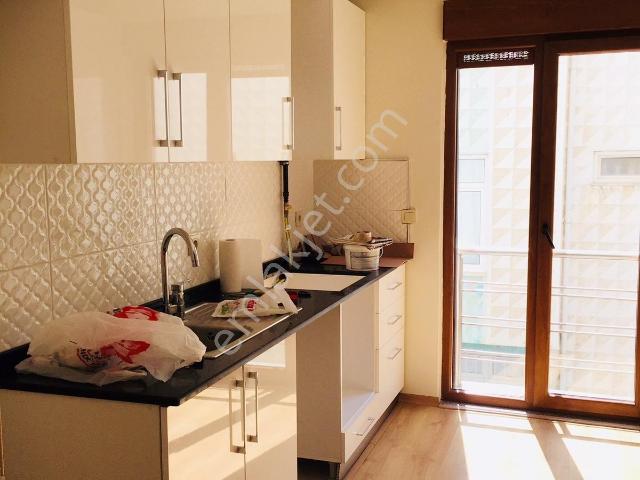 Maltepe Altayçeşme'de Minibüse Yakın 8 Yıllık 3+1 Kiralık Daire
