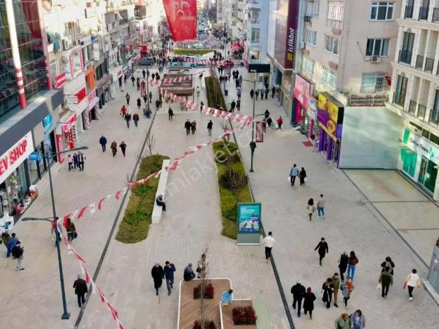 Maltepe Çarşının Merkezin'de İşyerine Uygun 3+1 Daire