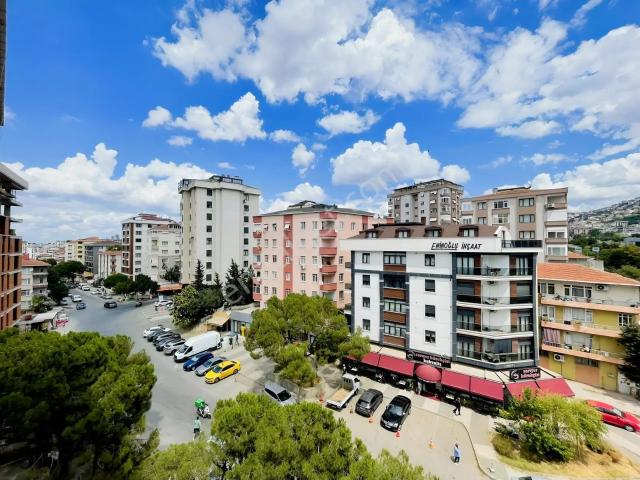 Maltepe Bağlarbaşı Mh. Ara Kat Satılık Boş Ve Geniş 3+1 Daire