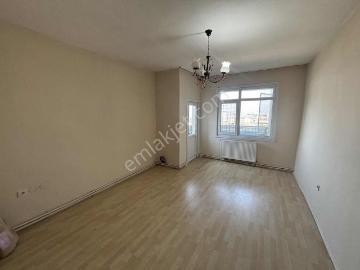 Maltepe Gülensu Emek Cad Üzerinde 2+1 Kiralık Daire