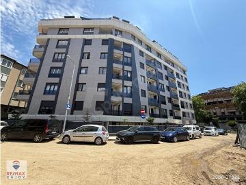 Maltepe Küçükyalı'da TERASLI K.Otoparklı 3+2 Sıfır Dubleks Daire