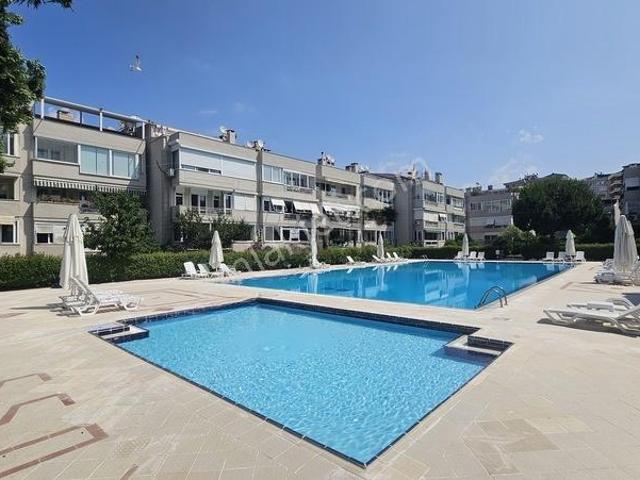 Maltepe Yalı Mah Kastel Dragos Sahil Sitesınde Satılık 3+1 Daire