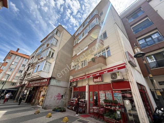 Maltepe Yatırımlık Çarşı/pazar Merkezinde Kiracılı 3+1 Satılık Daire