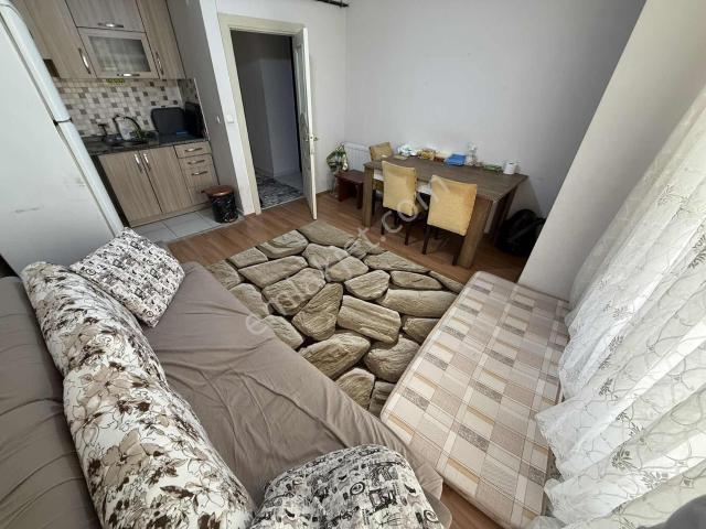 Maltepe Zümrütevler Mahallesinde Balkonlu 2+1 Satılık Daire