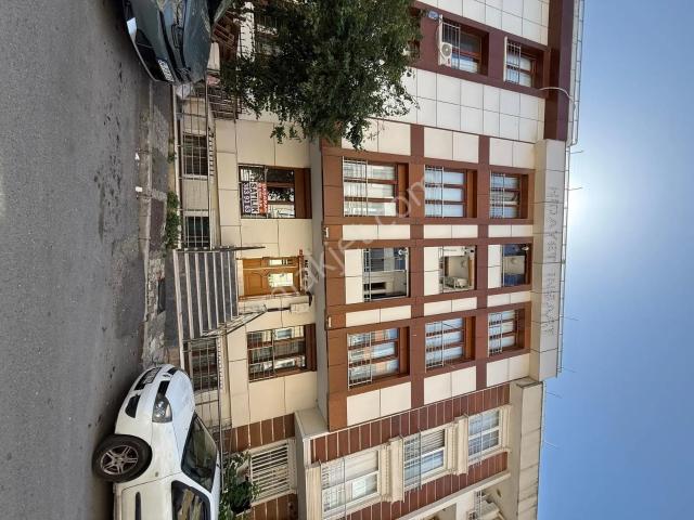 Maltepe Zümrütevler De Yüksek Giriş 2+1 Boş Satılık Daire