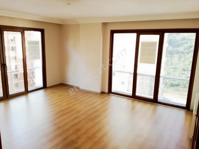 Maltepe Zümrütevler Genç Binada 4. Kat 3+1 Otoparklı Ferah Daire
