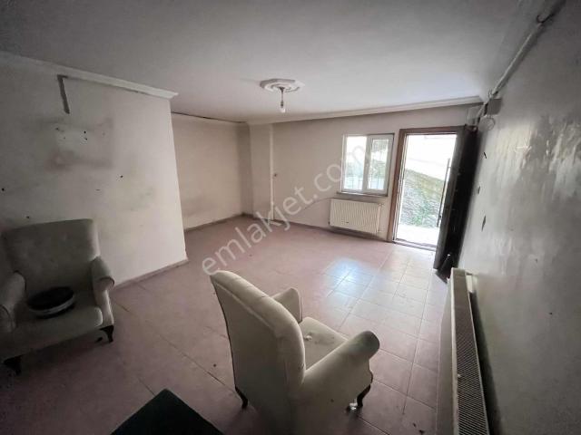 Maltepe Zümrütevlerde 1+1 Cadde Üzeri 50m2 Ferah Daire