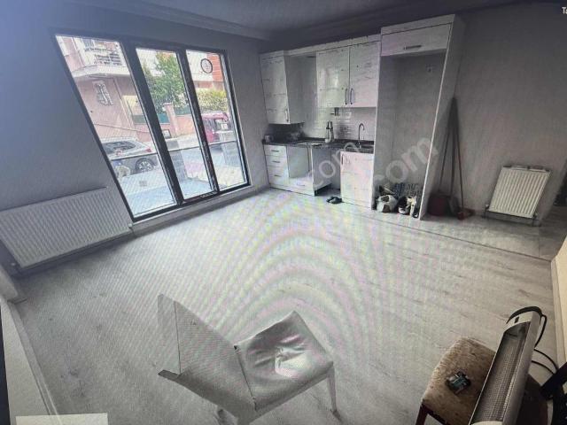 Maltepe Zümrütevlerde 1+1 Yüksek Giriş Kapalı Otoparklı 1yaşında