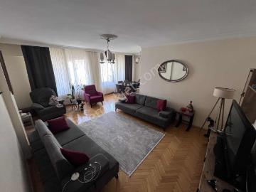 Maltepe Zümrütevlerde Arsapayı 72 M2 Zümrüt Sitesinde 3+1 Ferah