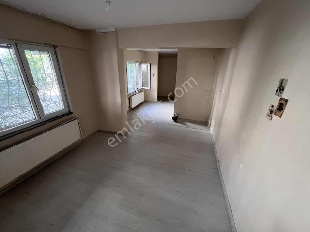 Maltepe Zümrütevlerde Güvenlikli Site İçerisinde Yüksek Giriş2+1
