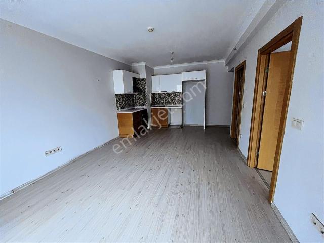Maltepe Zümrütevlerde Marmaroom Sitesinde 1+1 15.kat Ferah