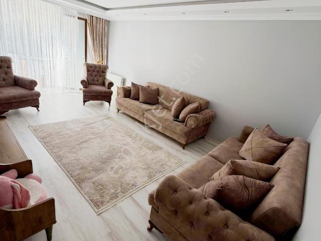 Maltepe Zümrütevlerde Satılık Ferah 2+1 Daire
