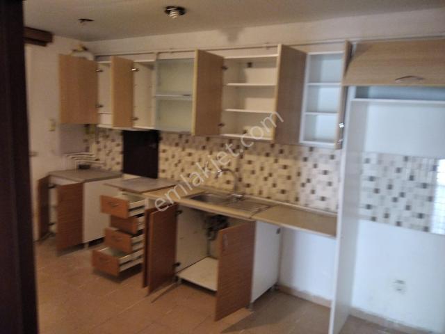 Maltepe Zümrütevlerde Palmiye Sitesi Site İçerisinde 3+1 120 M2