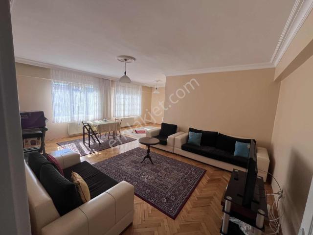 Maltepe Zümrütevlerde Zümrüt Sitesi İçerisinde 3+1 Otoparklı