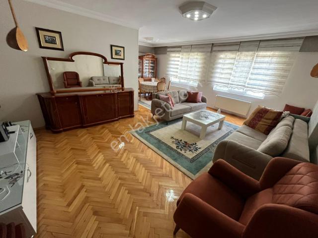 Maltepe Zümrütevlerde Zümrüt Sitesi İçerisinde 3+1 Otoparklı