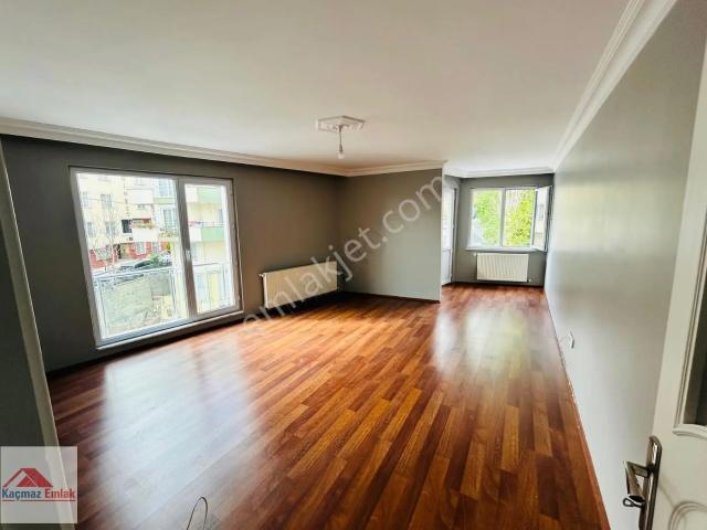 Maltepede Ara Kat Ebeveyn Banyolu Balkonlu 3+1 Kiralık Dairemiz
