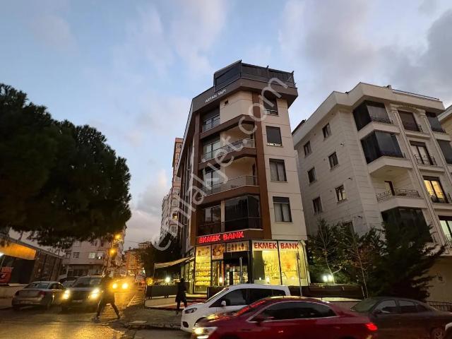 Maltepe'de Minibüs Caddesine Pararel Ön Köşe Geniş Dubleks