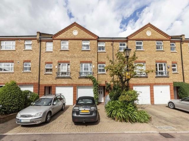 Malthouse Drive, London W4 5 bed house to rent £5,650 pcm £1,304 pw