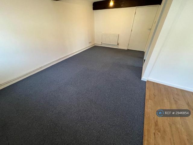 Malthouse Flats Quay St, Halesworth. 2 bed flat to rent £850 pcm £196 pw