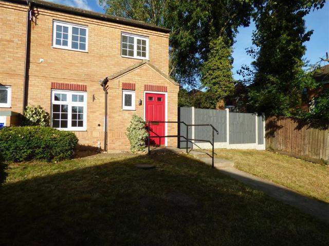 Malthouse Road, Ilkeston. DE7 4PA 3 bed end of terrace house to rent £1,025 pcm £237 pw