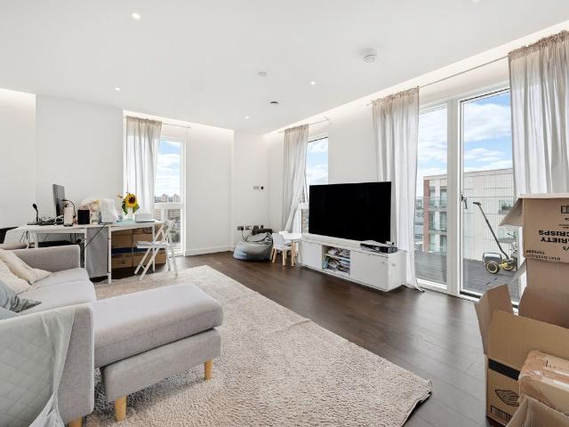Malthouse Road, London SW11, 2 bed flat to rent, £3,600 pcm | PrimeLocation