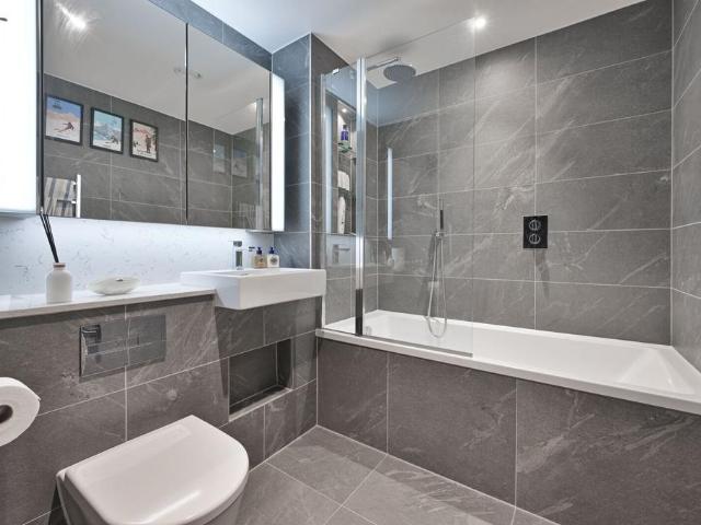 Malthouse Road, SW11, Nine Elms. 2 bed flat to rent £3,900 pcm £900 pw