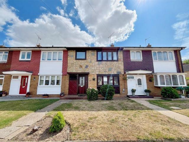 Malting Lane, Orsett Village 3 bed terraced house to rent £1,750 pcm £404 pw
