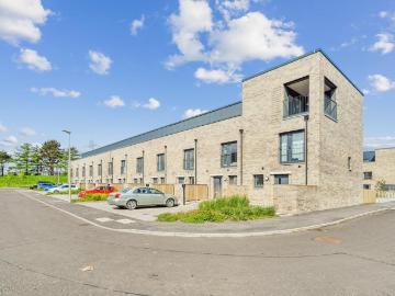 Maltings Wynd, Dundashill, Glasgow. 3 bed townhouse to rent £1,695 pcm £391 pw