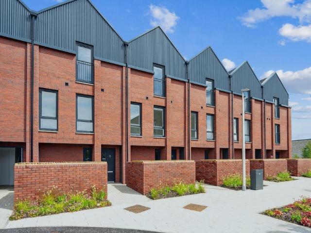 Maltings Wynd, Dundashill, Glasgow, G4 3 bed house to rent £1,595 pcm £368 pw