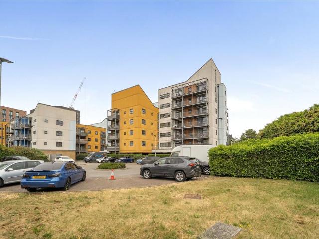 Maltings Close, London, E3 2 bed apartment to rent £2,250 pcm £519 pw