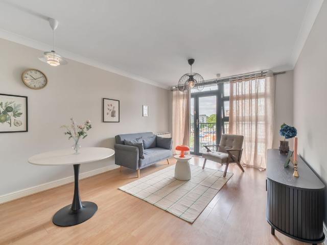 Maltings Close, London E3, 2 bed flat to rent, £2,300 pcm | PrimeLocation