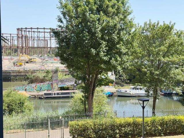 Maltings Close, London E3, 2 bed flat to rent, £2,400 pcm | PrimeLocation