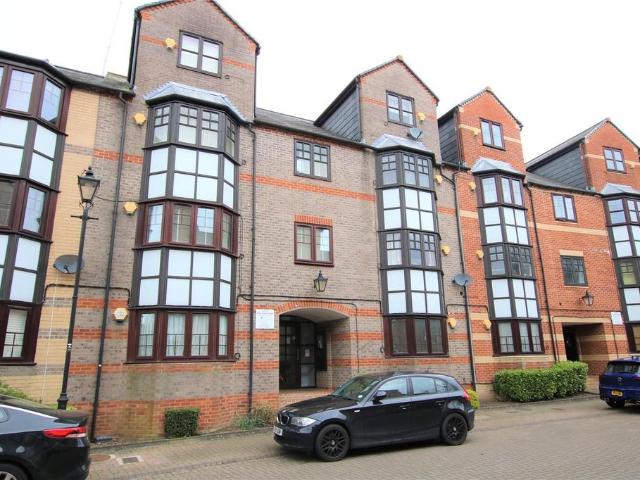 Maltings Place, Reading, Berkshire, RG1 1 bed apartment to rent £1,300 pcm £300 pw