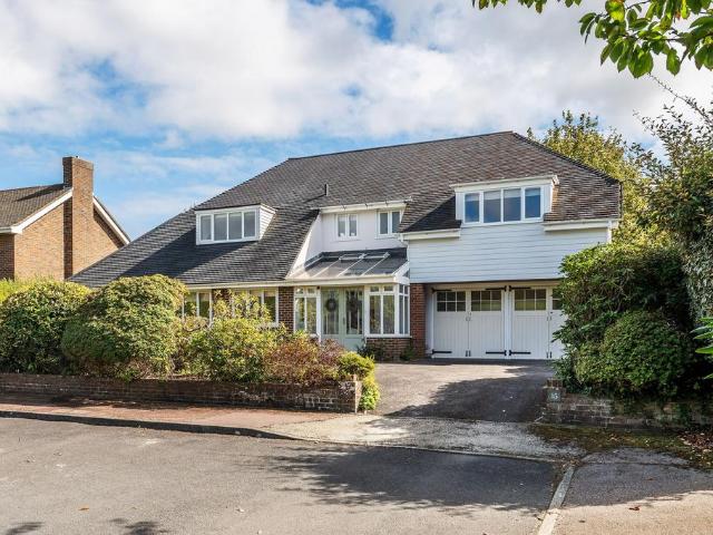 Malton Way, Tunbridge Wells, TN2 5 bed detached house to rent £3,750 pcm £865 pw