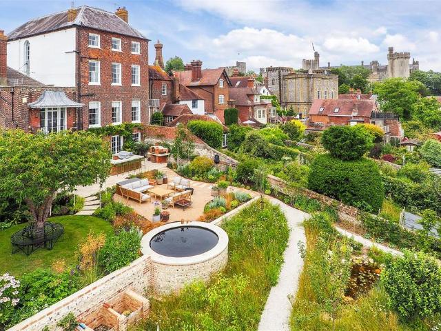 Maltravers Street, Arundel 5 bed house to rent £6,500 pcm £1,500 pw