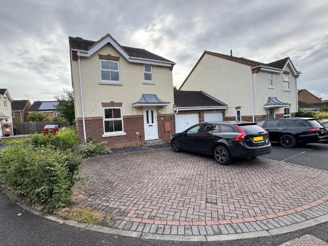 Malus Close, Malvern 3 bed link detached house to rent £1,300 pcm £300 pw