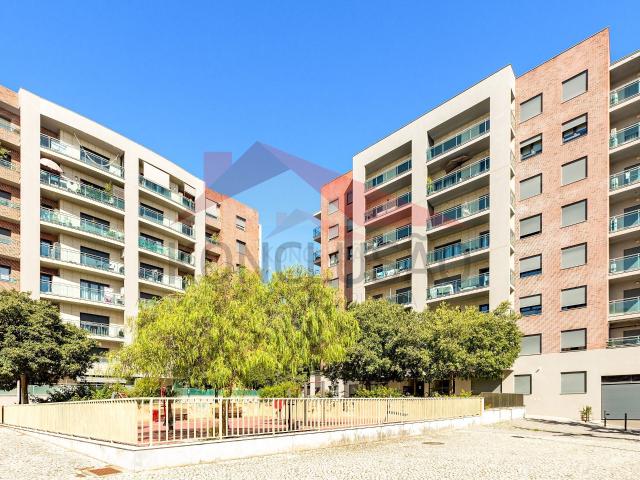 Malvarosa Com parqueamento e terraço