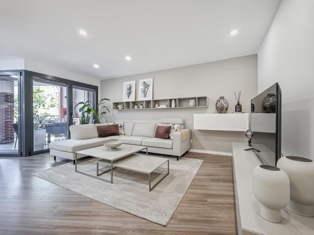Malvarosa, Alverca. T2 com 3 anos de habitação. Box para 2 c. 149m² Alverca do Ribatejo e Sobralinho
