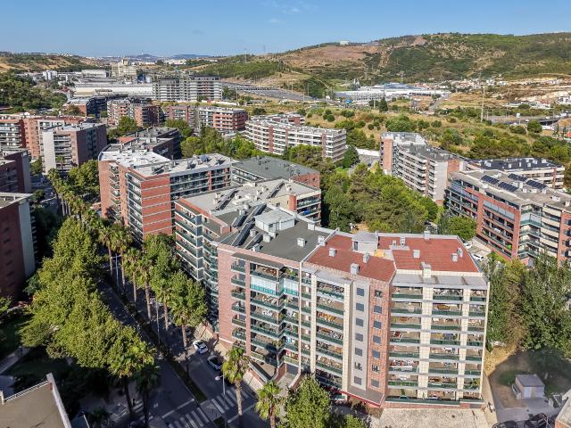 Malvarosa, Alverca. T2 com 3 anos de habitação. Box para 2 carros