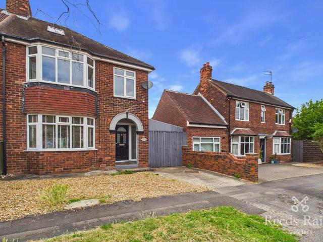 Malvern Avenue, North Yorkshire YO26 3 bed semi detached house to rent £1,550 pcm £358 pw