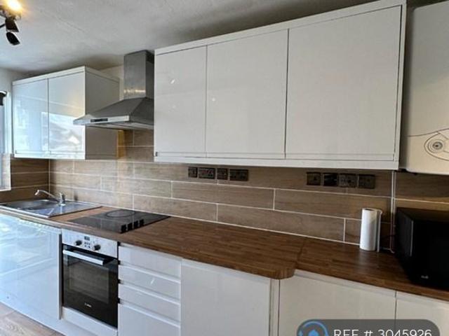 Malvern Road, Enfield Lock, EN3 2 bed maisonette to rent £2,000 pcm £462 pw