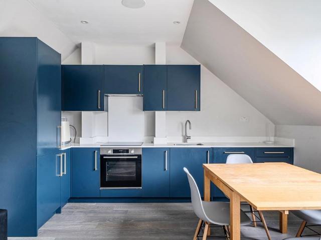 Malvern Road London NW6 2 bed flat to rent £2,470 pcm £570 pw