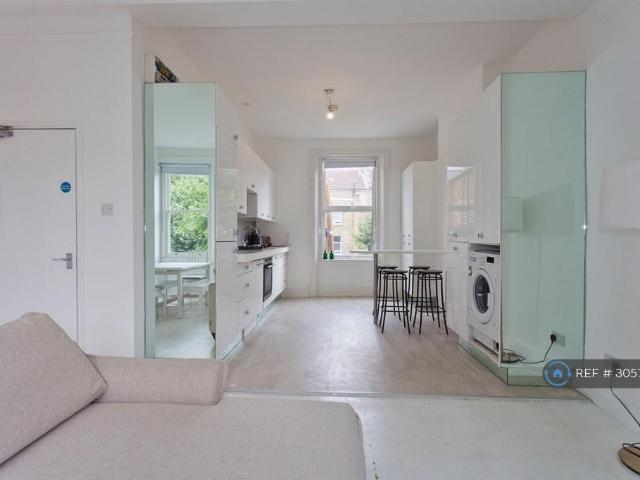 Malvern Road, London, NW6 3 bed flat to rent £4,000 pcm £923 pw